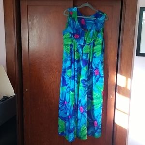Well-made vintage flowered dress